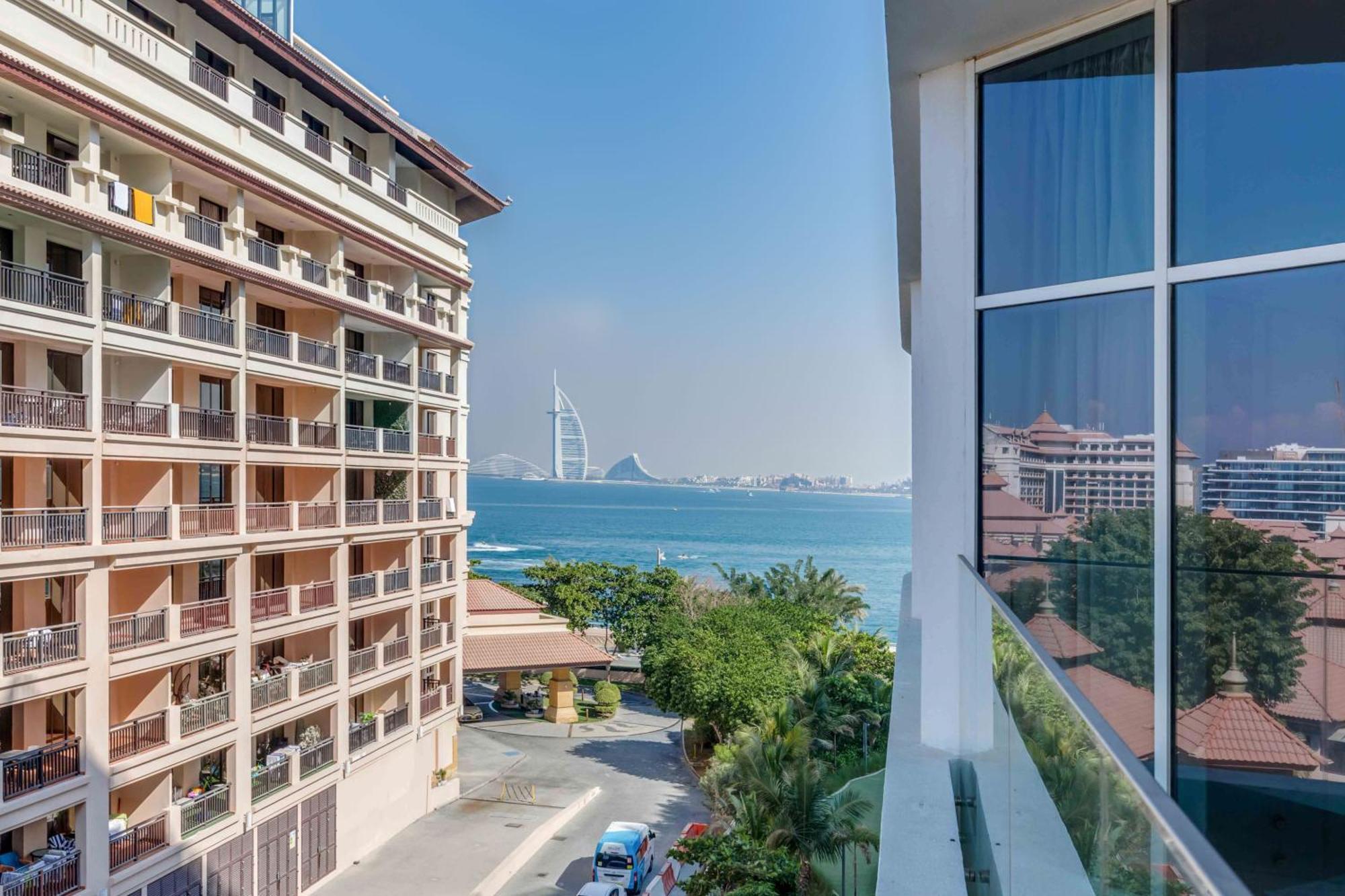 Luxury Azizi Mina Beachfront Apartments Dubai Bagian luar foto