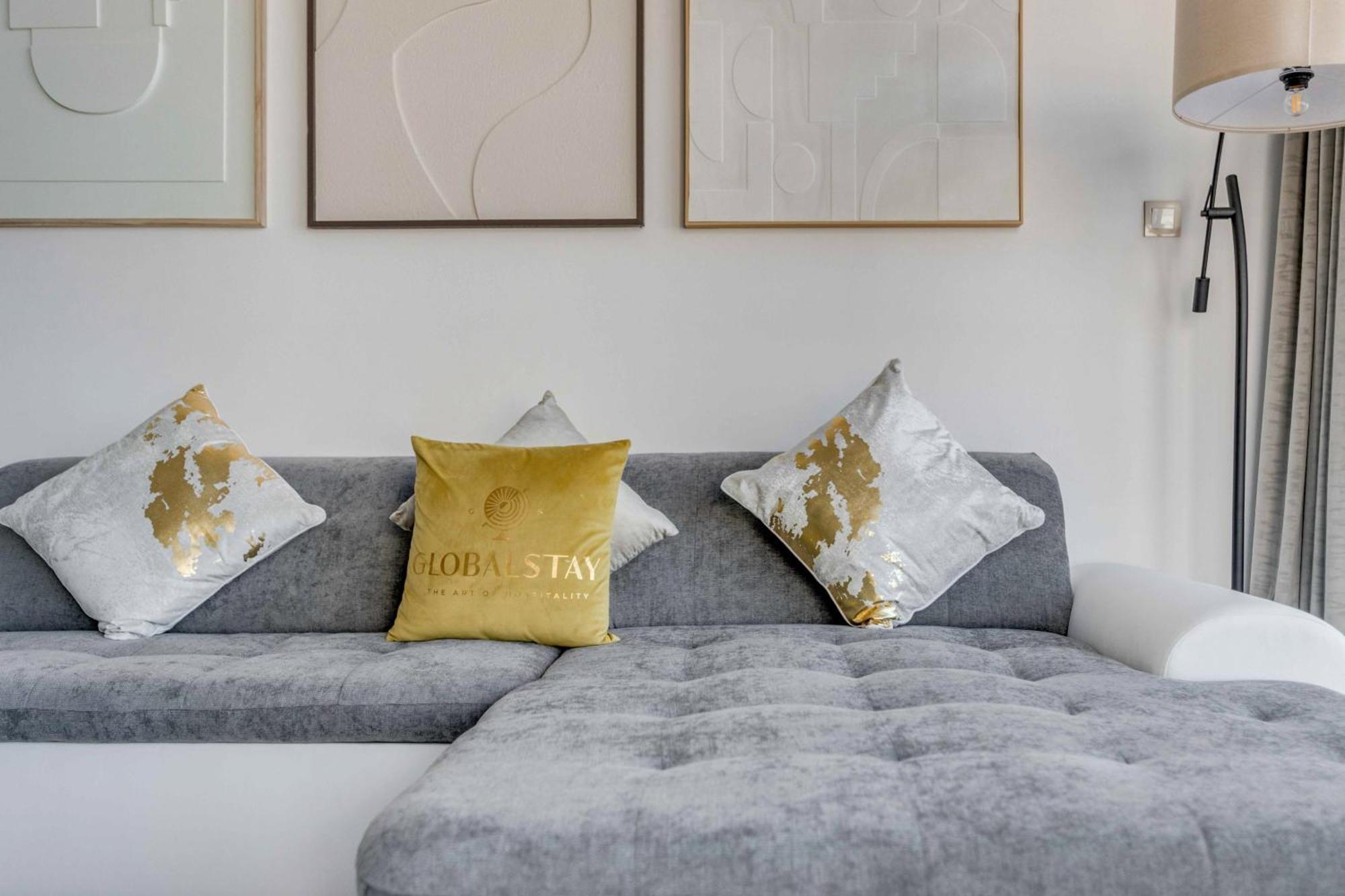 Luxury Azizi Mina Beachfront Apartments Dubai Bagian luar foto
