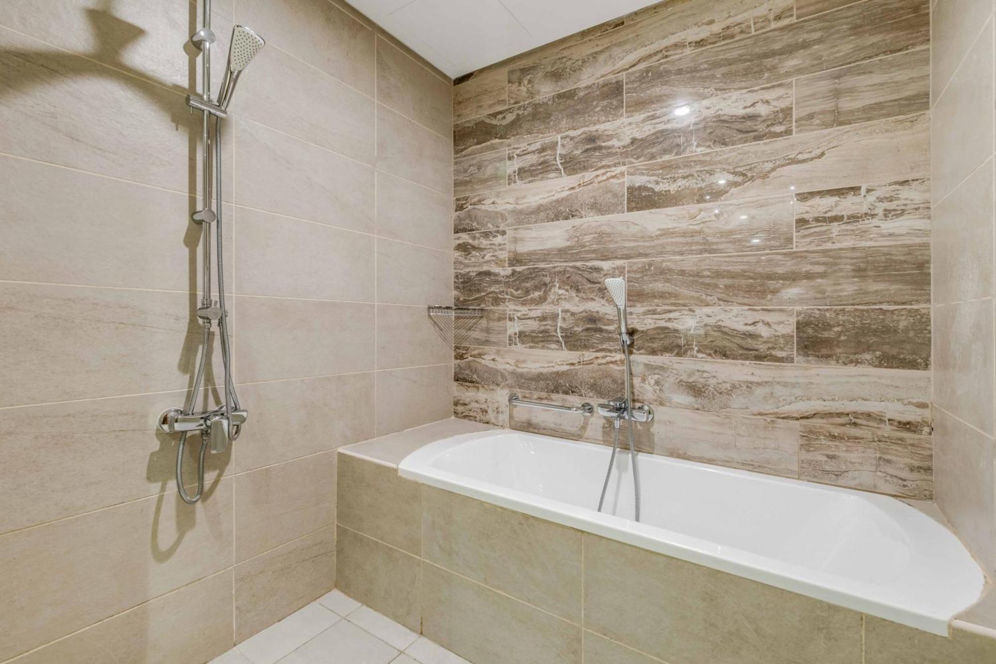 Luxury Azizi Mina Beachfront Apartments Dubai Bagian luar foto