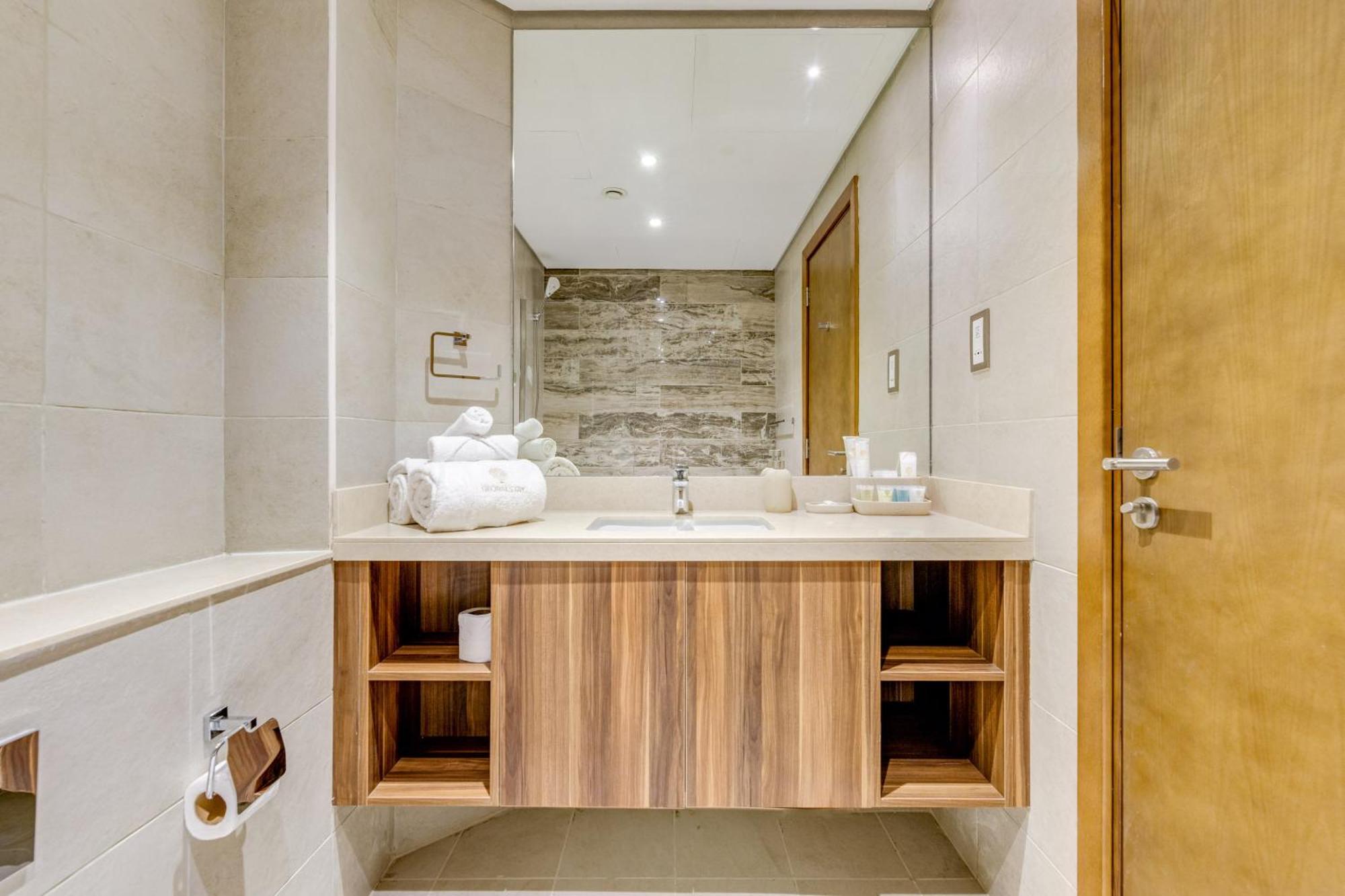Luxury Azizi Mina Beachfront Apartments Dubai Bagian luar foto